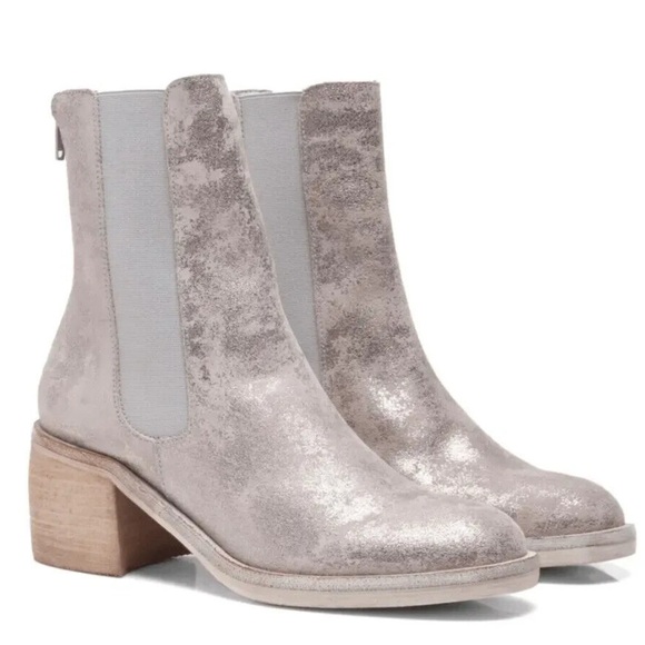 Free People Shoes - Free People Essential Chelsea Boot